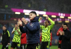 阿森纳主场大捷，球员赛后激动庆祝胜利，品牌使用位置他的经济详细.